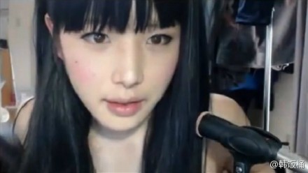 24岁的日本男子PurotanCH在网上上传了一段化妆视频，展示了他将自己从一个奶油小生打扮成一个清纯女中学生的过程