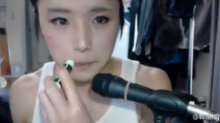 24岁的日本男子PurotanCH在网上上传了一段化妆视频，展示了他将自己从一个奶油小生打扮成一个清纯女中学生的过程