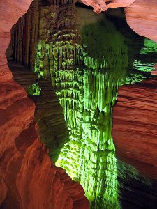 地球上神奇的自然洞穴图片，缘自大自然的鬼斧神工！