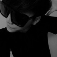 黑白+彩色版的真人男生带眼镜的QQ头像