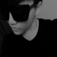 黑白+彩色版的真人男生带眼镜的QQ头像
