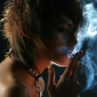 叼着烟霸气拽的QQ男生头像，抽烟仅仅是因为我寂寞