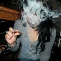 抽烟的欧美女生QQ头像，伤感范儿抽烟女生头像图片
