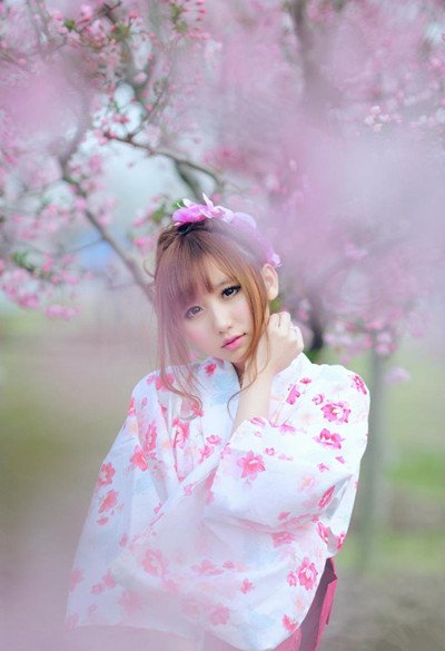 穿和服的日本女生QQ皮肤图片