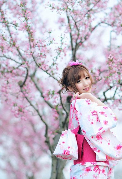 穿和服的日本女生QQ皮肤图片