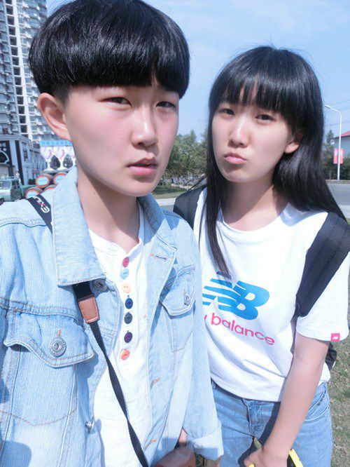 学生党情侣QQ皮肤图片，听说他们叫迟乔夫妇