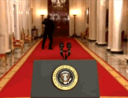 奥巴马踹门gif动态图片,奥巴马踹门gif图视频版原来是假的