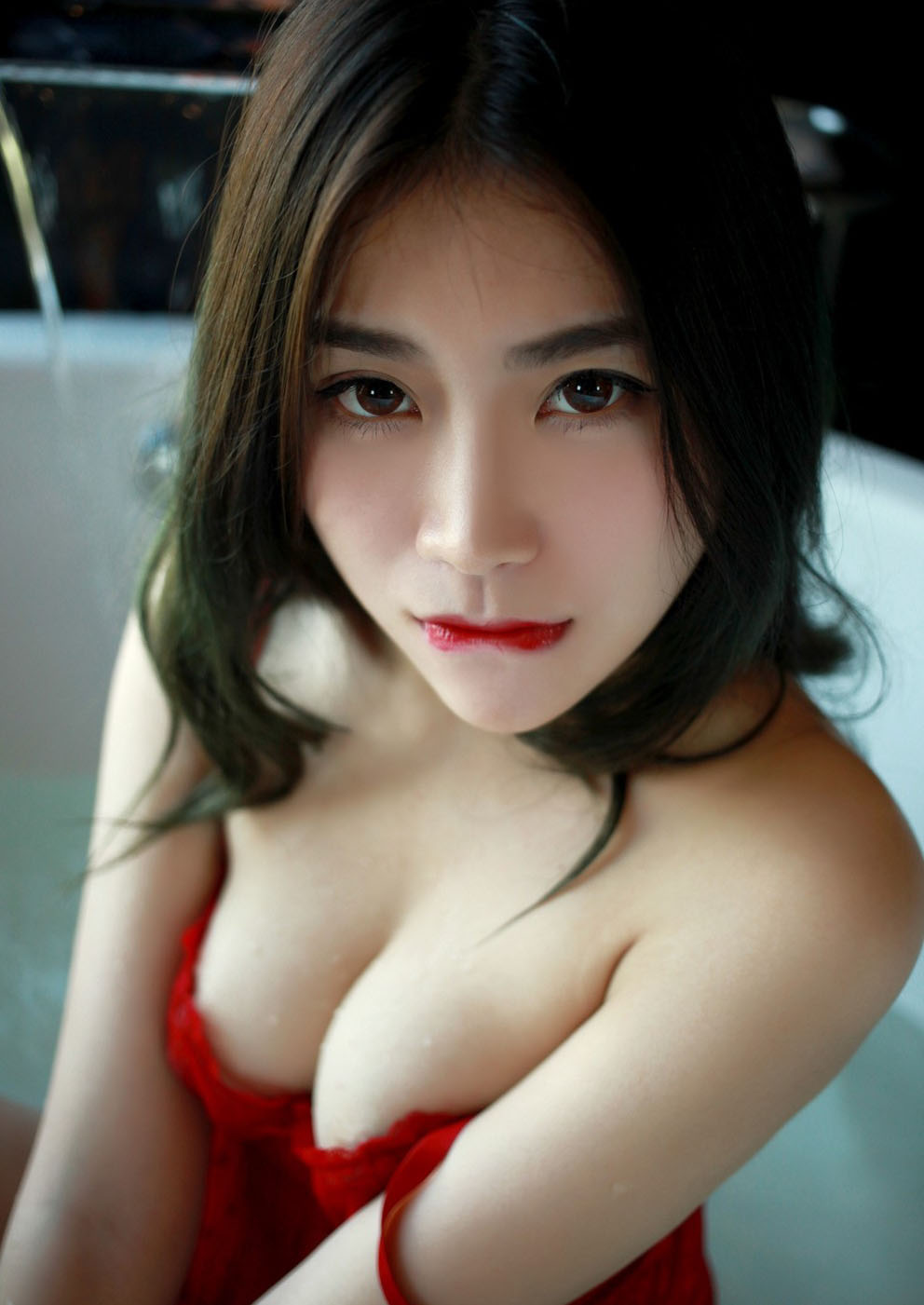 美女图片大全无衣服：雪白美臀一览无遗_M.XIEEBANG.COM